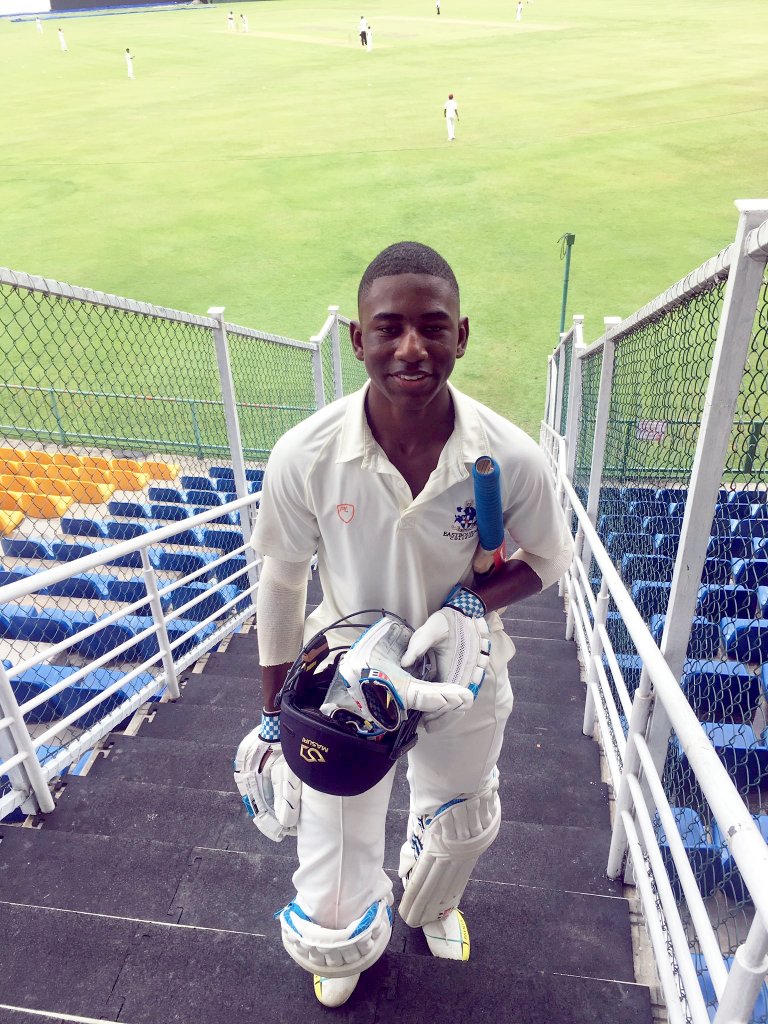 tawanda muyeye completes his century