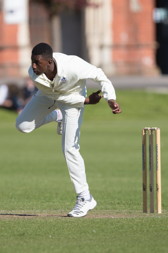 offspin bowler tawanda