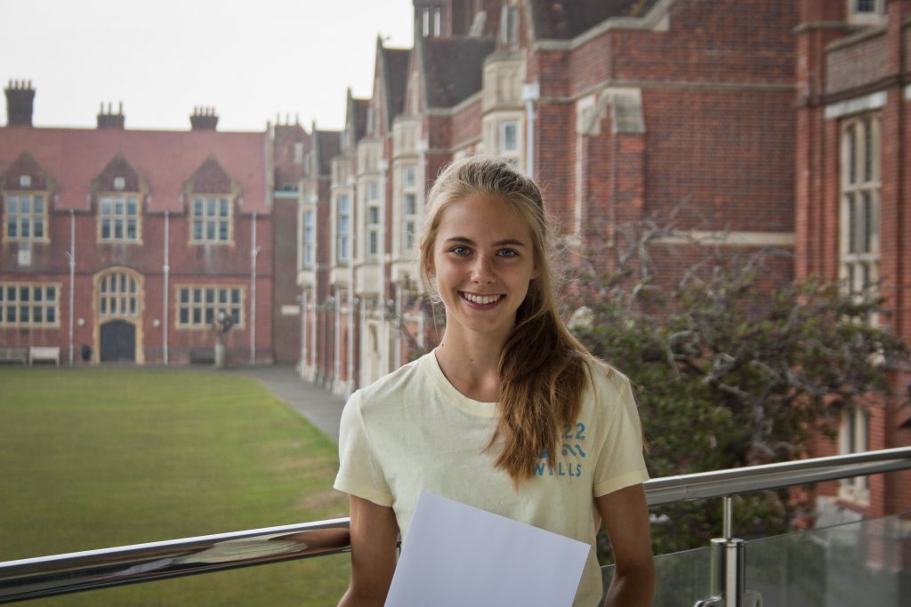 chloe cox awarded five A*s