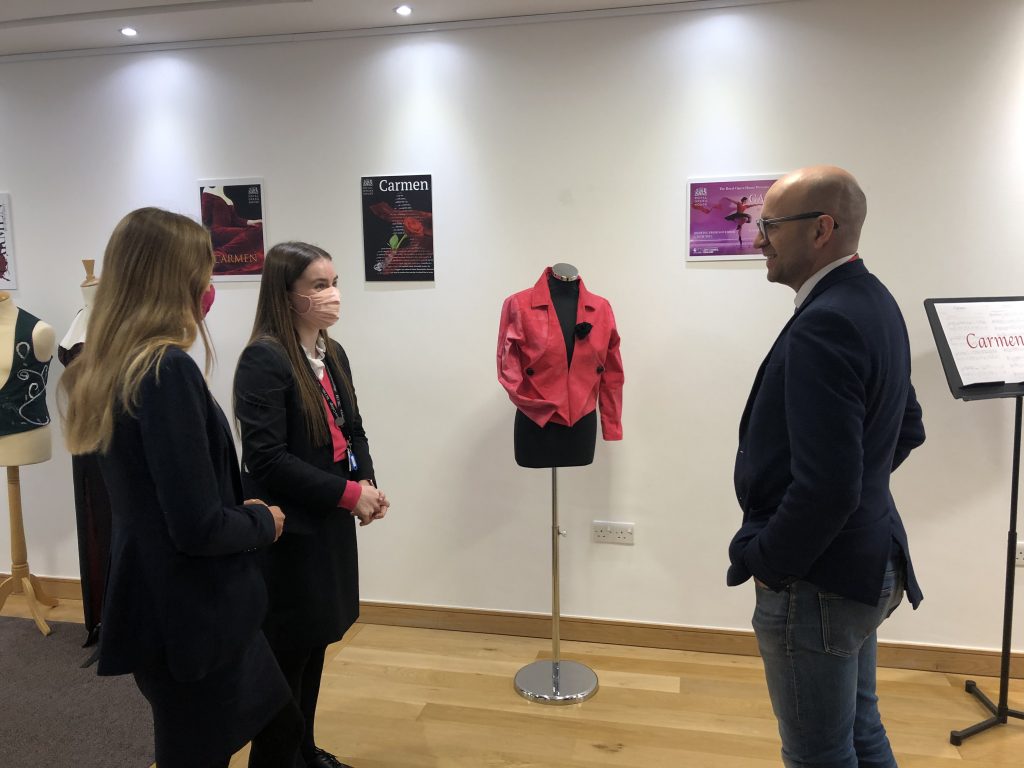 thomas guthrie talks with pupils about their royal opera house design challenge entry pieces